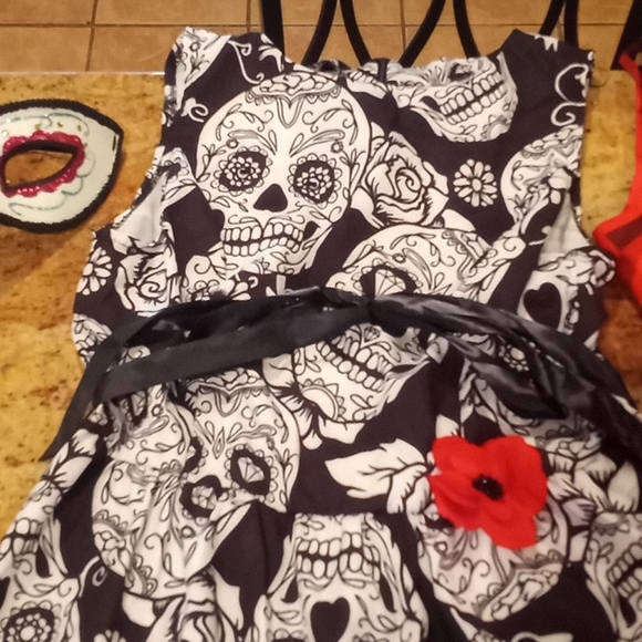 Halloween Day Of The Dead 🦇 And Christmas  Assorted Dress 👗 Lot - Picture 6 of 11